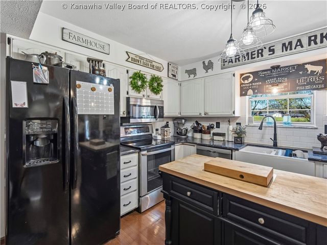 122 Moorefield Place, Scott Depot, WV 25560