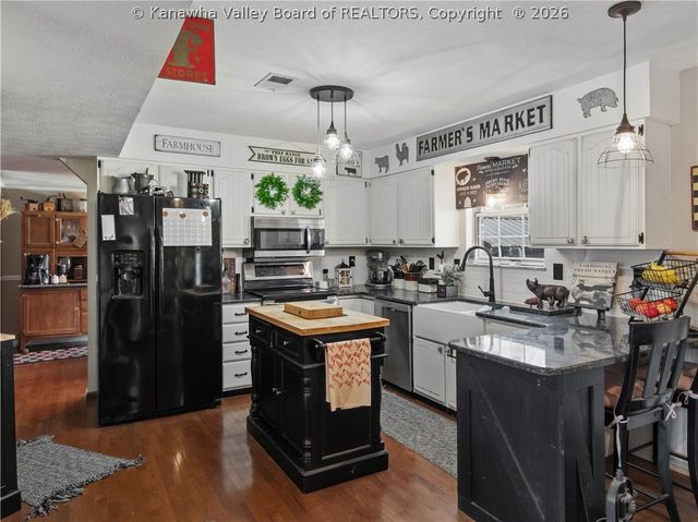 122 Moorefield Place, Scott Depot, WV 25560