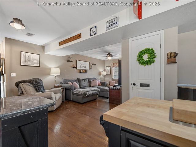 122 Moorefield Place, Scott Depot, WV 25560