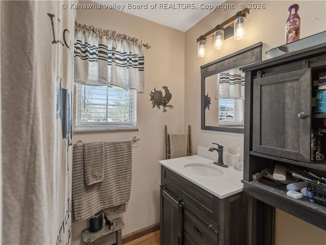 122 Moorefield Place, Scott Depot, WV 25560