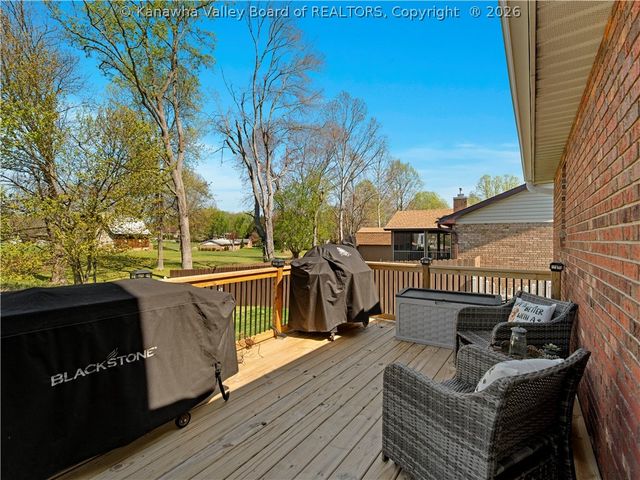 122 Moorefield Place, Scott Depot, WV 25560