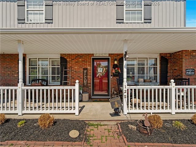 122 Moorefield Place, Scott Depot, WV 25560