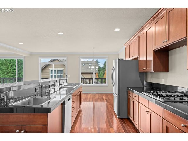 15037 Se SPANISH BAY Dr, Happy Valley, OR 97086