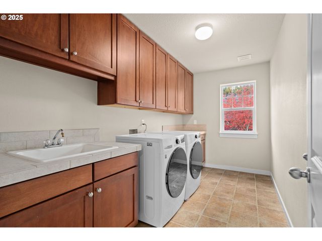 15037 Se SPANISH BAY Dr, Happy Valley, OR 97086