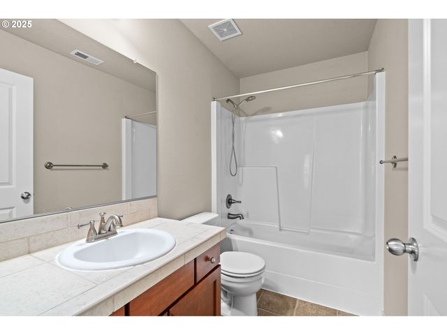 15037 Se SPANISH BAY Dr, Happy Valley, OR 97086