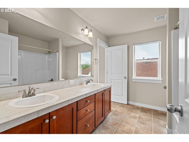 15037 Se SPANISH BAY Dr, Happy Valley, OR 97086