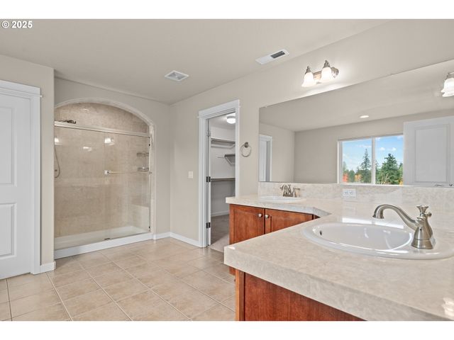 15037 Se SPANISH BAY Dr, Happy Valley, OR 97086