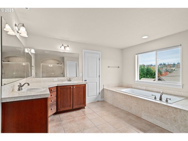 15037 Se SPANISH BAY Dr, Happy Valley, OR 97086