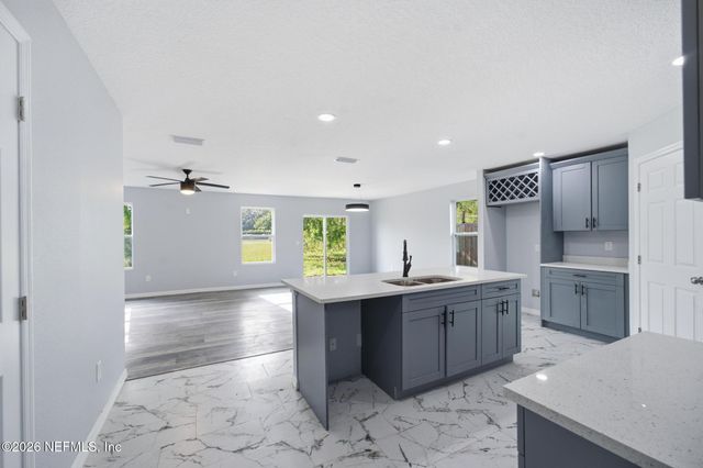 4327 BESSIE Circle E, Jacksonville, FL 32209