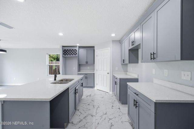 4327 BESSIE Circle E, Jacksonville, FL 32209
