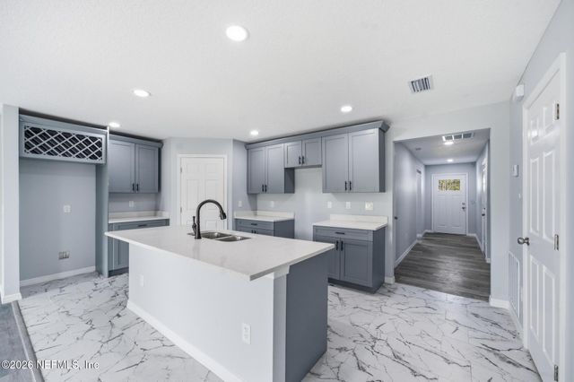 4327 BESSIE Circle E, Jacksonville, FL 32209