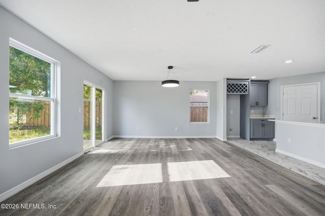 4327 BESSIE Circle E, Jacksonville, FL 32209