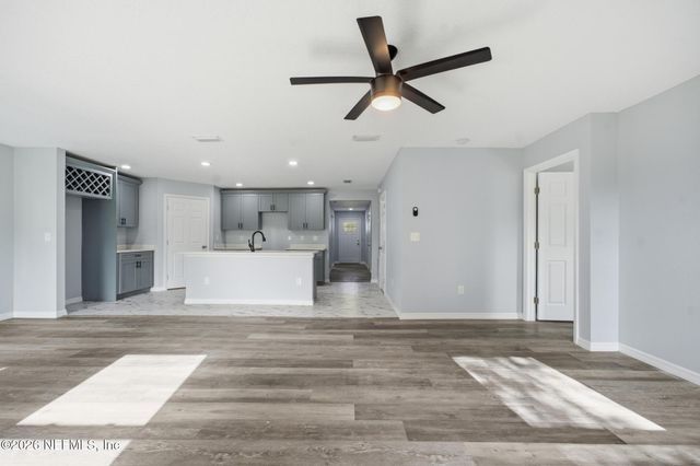 4327 BESSIE Circle E, Jacksonville, FL 32209