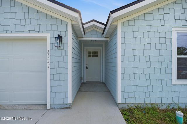 4327 BESSIE Circle E, Jacksonville, FL 32209