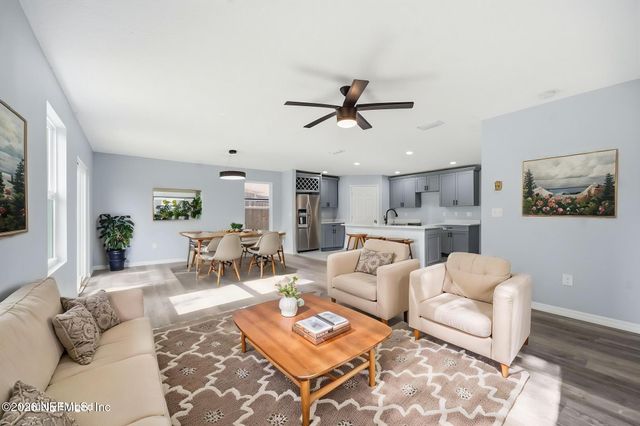 4327 BESSIE Circle E, Jacksonville, FL 32209