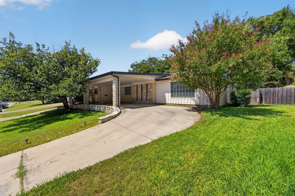 4509 Starlight Drive, Haltom City, TX 76117