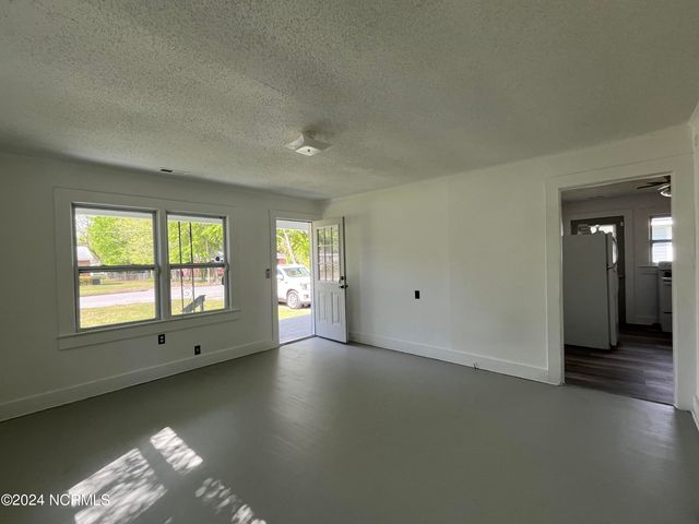 206 Richlands Avenue, Jacksonville, NC 28540