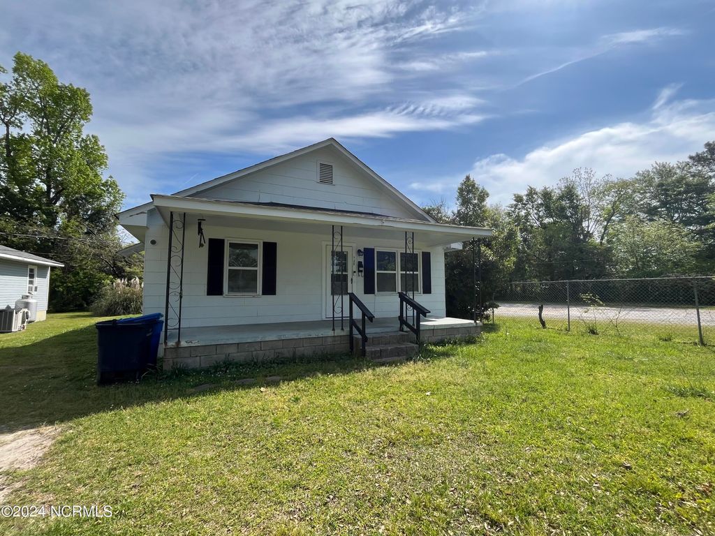 206 Richlands Avenue, Jacksonville, NC 28540