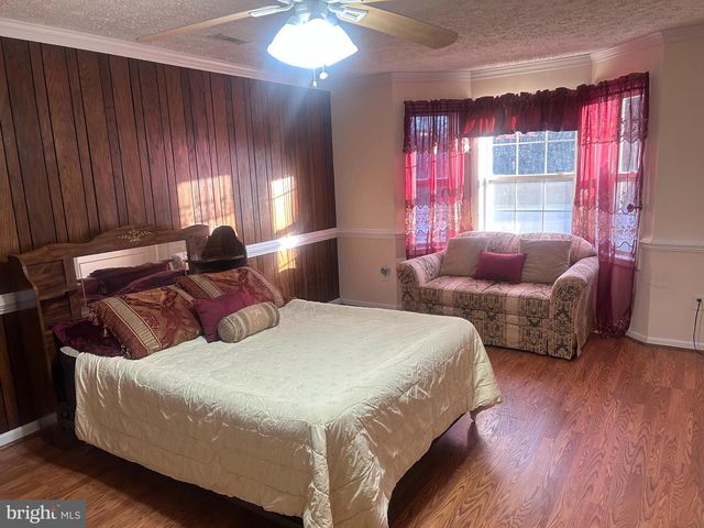 300 E FAIRFAX ST, Berryville, VA 22611