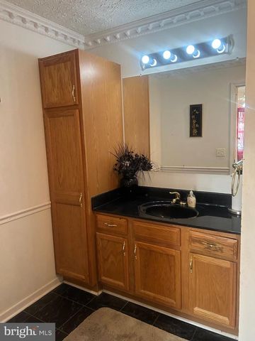 300 E FAIRFAX ST, Berryville, VA 22611