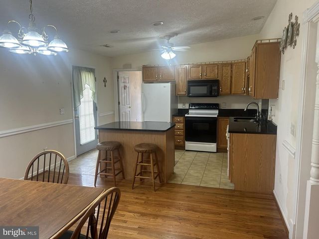 300 E FAIRFAX ST, Berryville, VA 22611