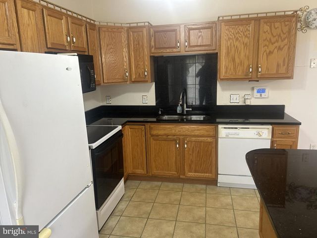 300 E FAIRFAX ST, Berryville, VA 22611