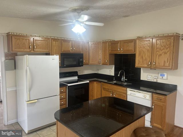 300 E FAIRFAX ST, Berryville, VA 22611