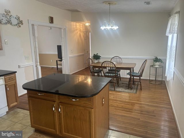 300 E FAIRFAX ST, Berryville, VA 22611