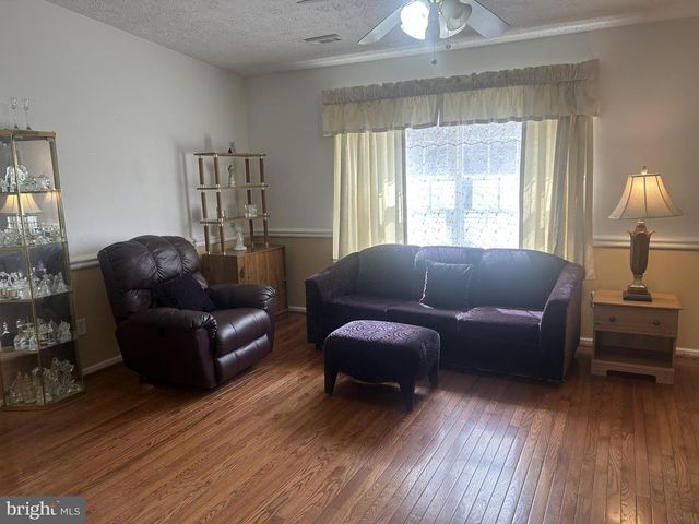 300 E FAIRFAX ST, Berryville, VA 22611