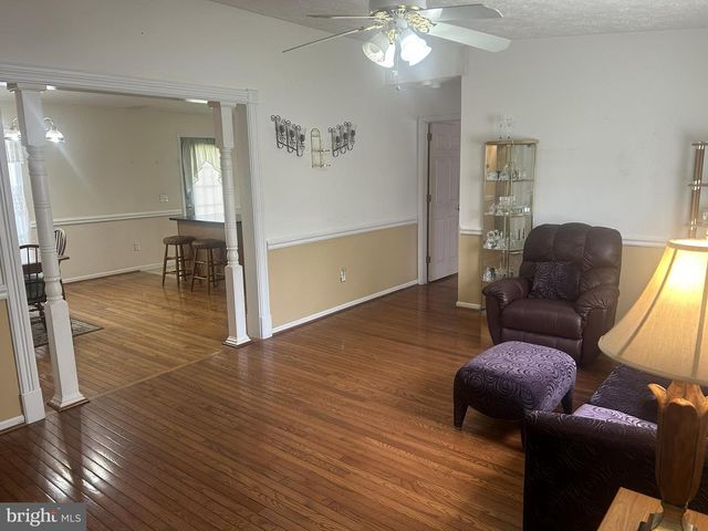 300 E FAIRFAX ST, Berryville, VA 22611