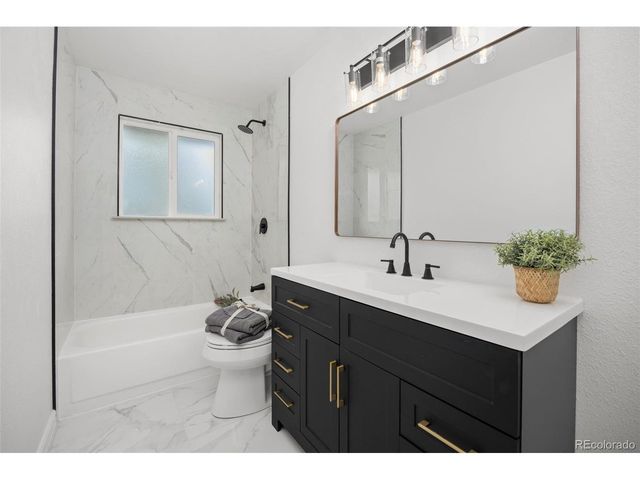 1607 S Oakland St, Aurora, CO 80012