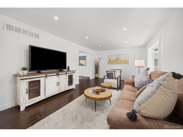 1607 S Oakland St, Aurora, CO 80012