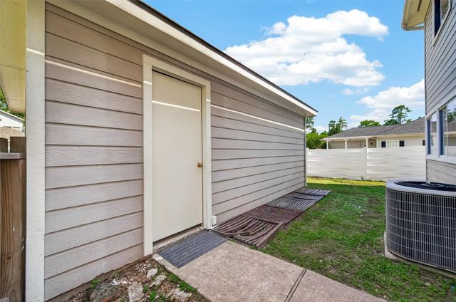 26856 Manor Crest Court, Kingwood, TX 77339