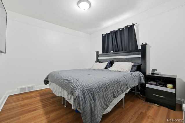 19630 Broadacres Street, Clinton Charter Township, MI 48035