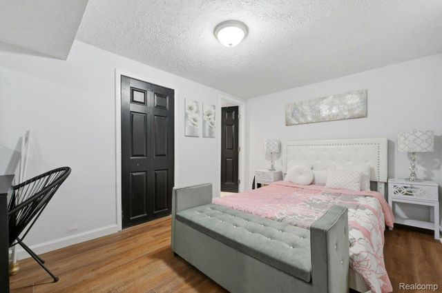 19630 Broadacres Street, Clinton Charter Township, MI 48035