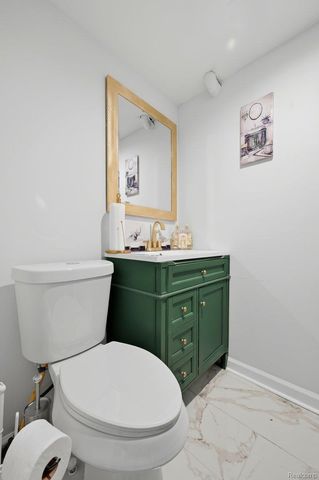 19630 Broadacres Street, Clinton Charter Township, MI 48035