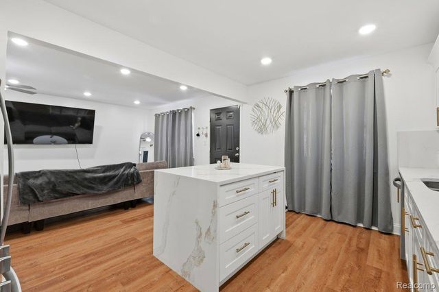 19630 Broadacres Street, Clinton Charter Township, MI 48035