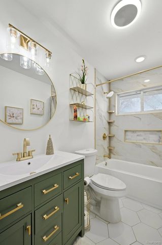 19630 Broadacres Street, Clinton Charter Township, MI 48035