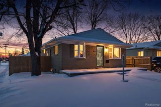 19630 Broadacres Street, Clinton Charter Township, MI 48035