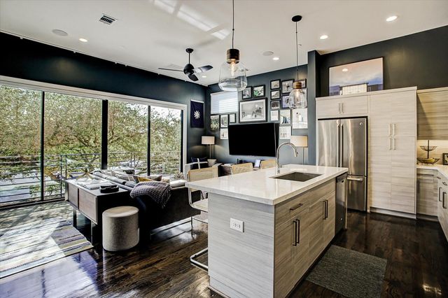 1004 California Street 101, Houston, TX 77006