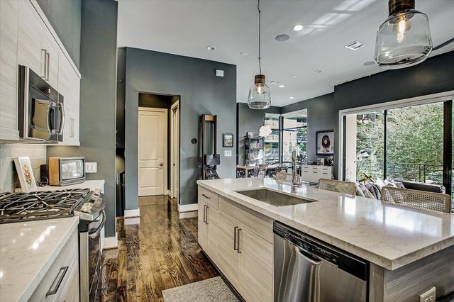 1004 California Street 101, Houston, TX 77006