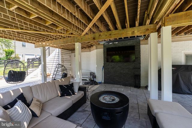 24168 SPRING MEADOW CIR, Aldie, VA 20105