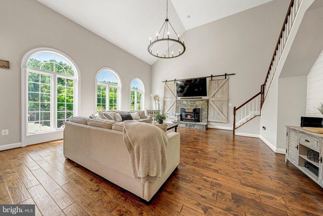 24168 SPRING MEADOW CIR, Aldie, VA 20105