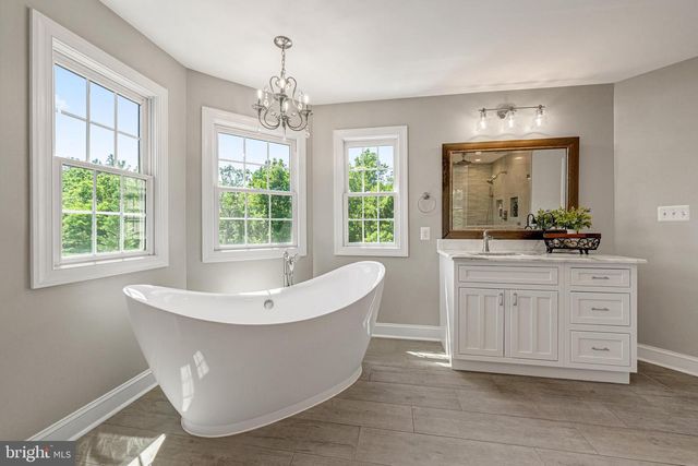 24168 SPRING MEADOW CIR, Aldie, VA 20105