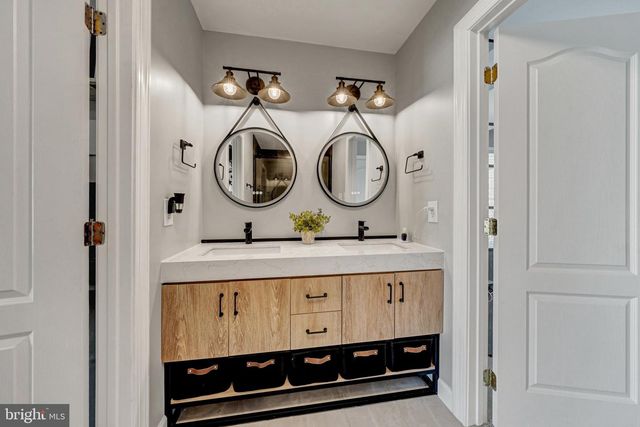 24168 SPRING MEADOW CIR, Aldie, VA 20105