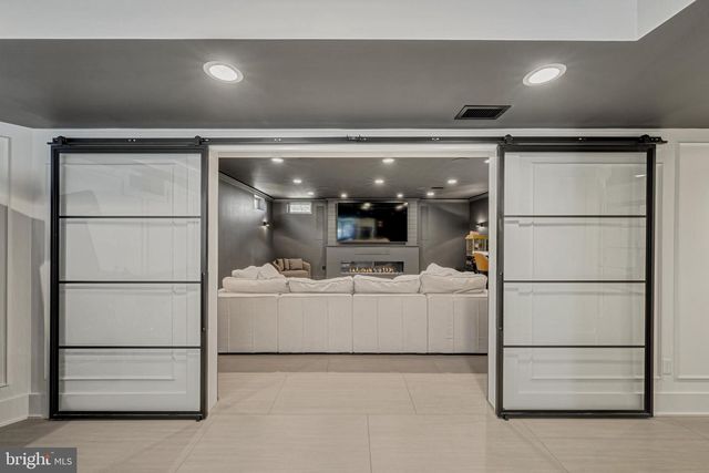 24168 SPRING MEADOW CIR, Aldie, VA 20105