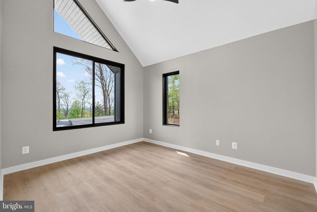 4101 SUPINLICK RIDGE RD, Mount Jackson, VA 22842