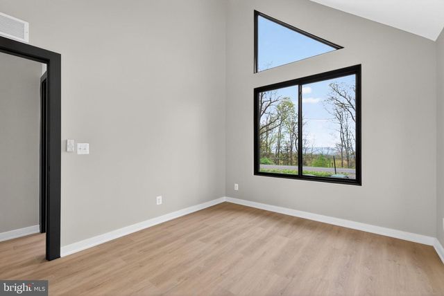 4101 SUPINLICK RIDGE RD, Mount Jackson, VA 22842