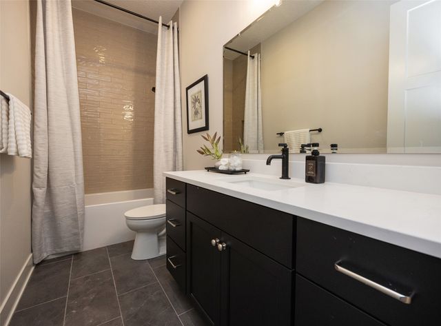 555 NW Mosaic Avenue, Waukee, IA 50263