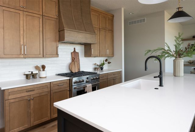 555 NW Mosaic Avenue, Waukee, IA 50263